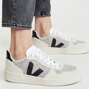 Veja V-10 Sneaker